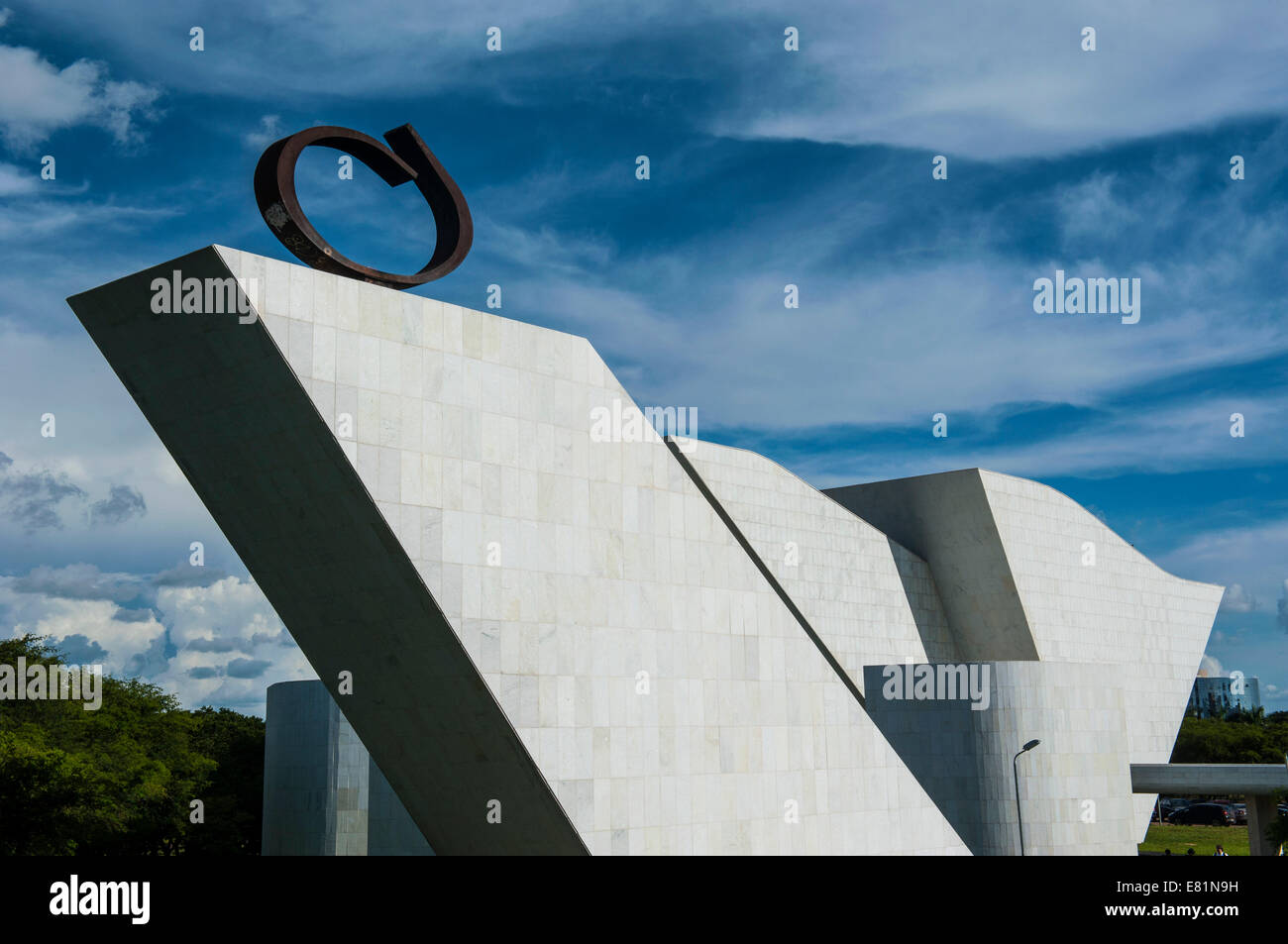 Kunst am Bau von Oscar Niemeier an der Plaza der drei Gewalten, Brasília, Brasilien Stockfoto