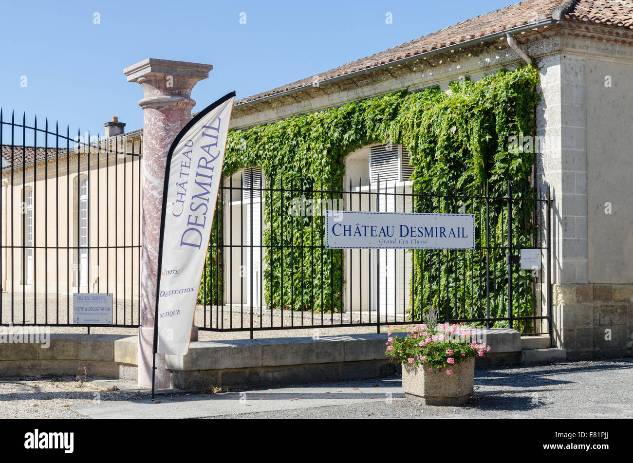 Gates am Eingang zum Chateau Desmirail Margaux Bordeaux und Umgebung Stockfoto