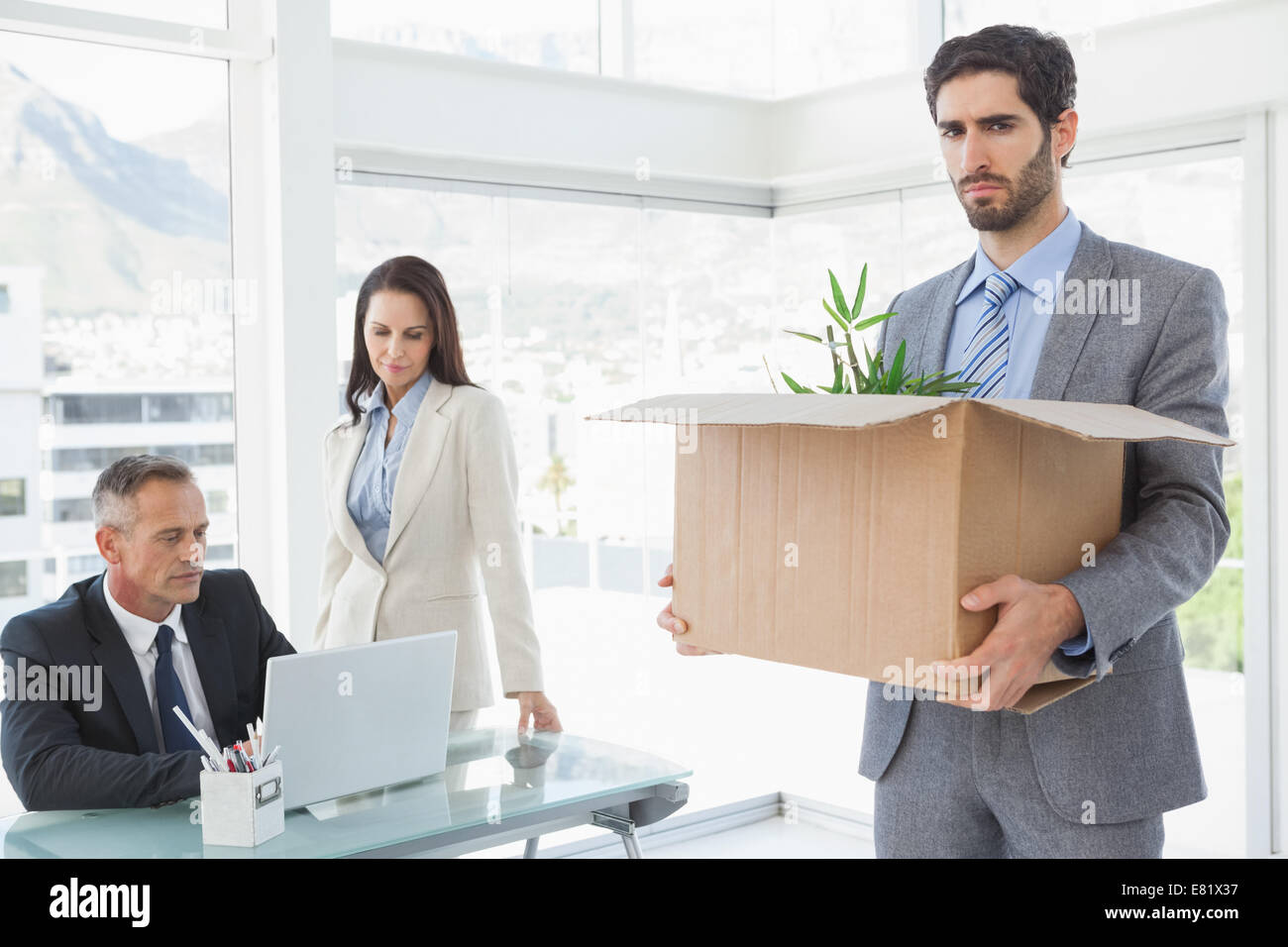 Unglücklich sein loslassen Mitarbeiter Stockfoto