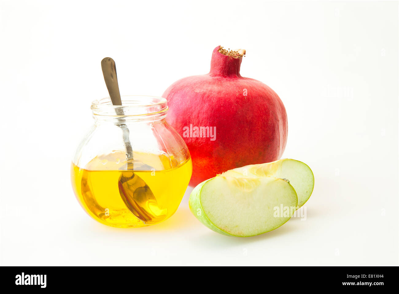 Rosch ha-Schana Kiddusch Tasse Honig Granatapfel und in Scheiben geschnittenen Apfel Stockfoto