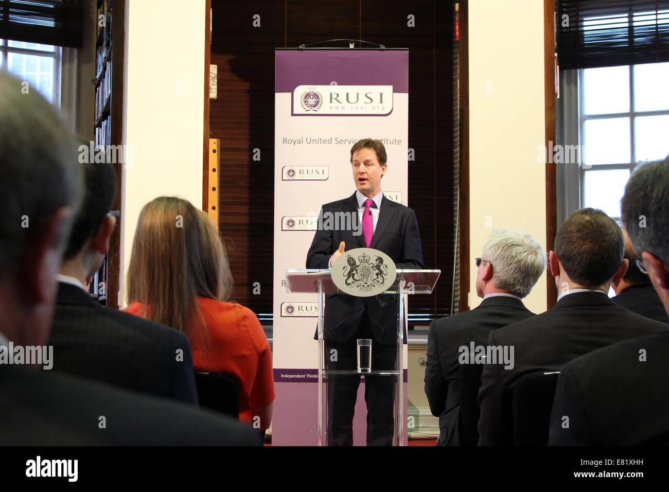 UK Vizepremierminister Nick Clegg, kündigt eine Überprüfung der Befugnisse der britischen Sicherheitsbehörden in einer Rede an RUSI. Stockfoto