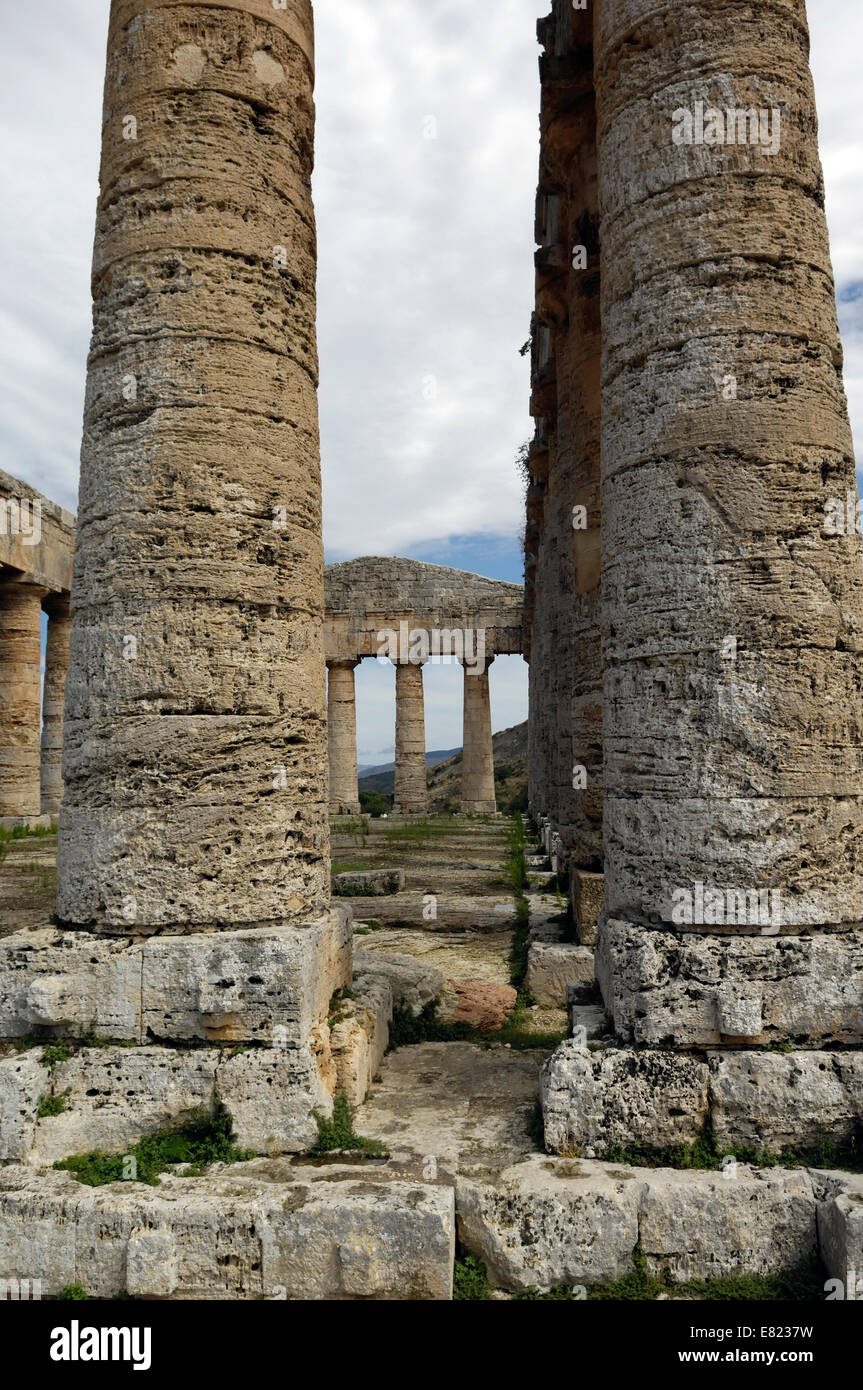 Detail der alten dorischen griechischen Hellenic Tempel Ruinen in Segesta von Aeneas Elymern gegründet. Termine von 426 v. Chr. Stockfoto