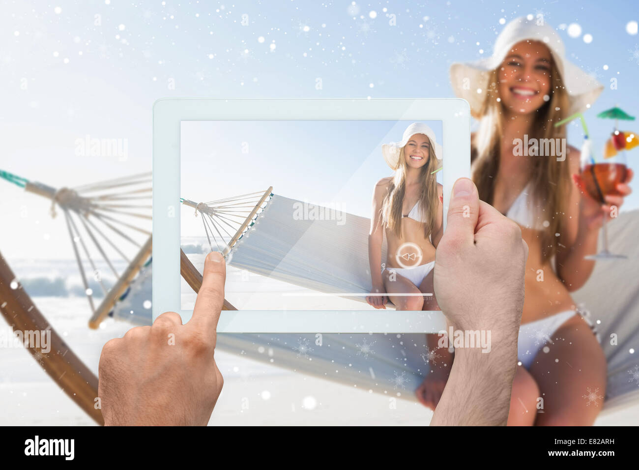Zusammengesetztes Bild von Hand mit TabletPC Stockfoto
