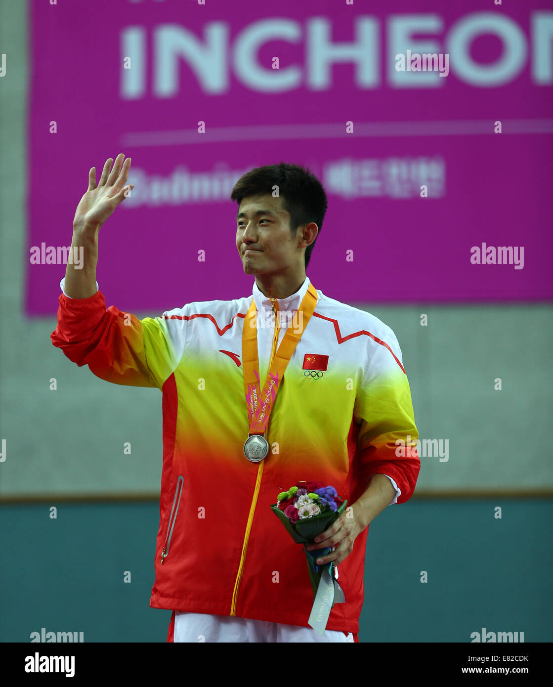 Incheon, Südkorea. 29. Sep, 2014. Silbermedaillengewinner Chen Long China stellt während der Verleihung der Herren Einzel Wettbewerb Badminton bei den 17. Asian Games in Incheon, Südkorea, 29. September 2014. © Fei Maohua/Xinhua/Alamy Live-Nachrichten Stockfoto