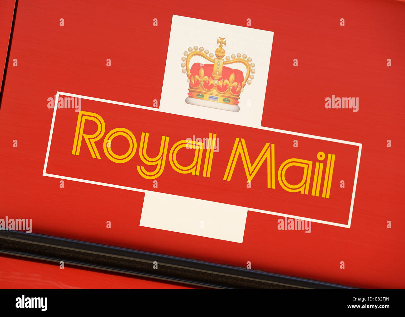 Royal Mail Logo an der Seite eine postalische Van. VEREINIGTES KÖNIGREICH. Stockfoto