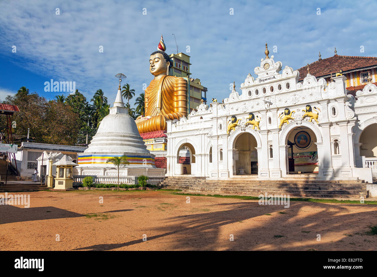 Goldene Buddha-Statue im Tamgalle-Tempel, Sri Lanka. Stockfoto