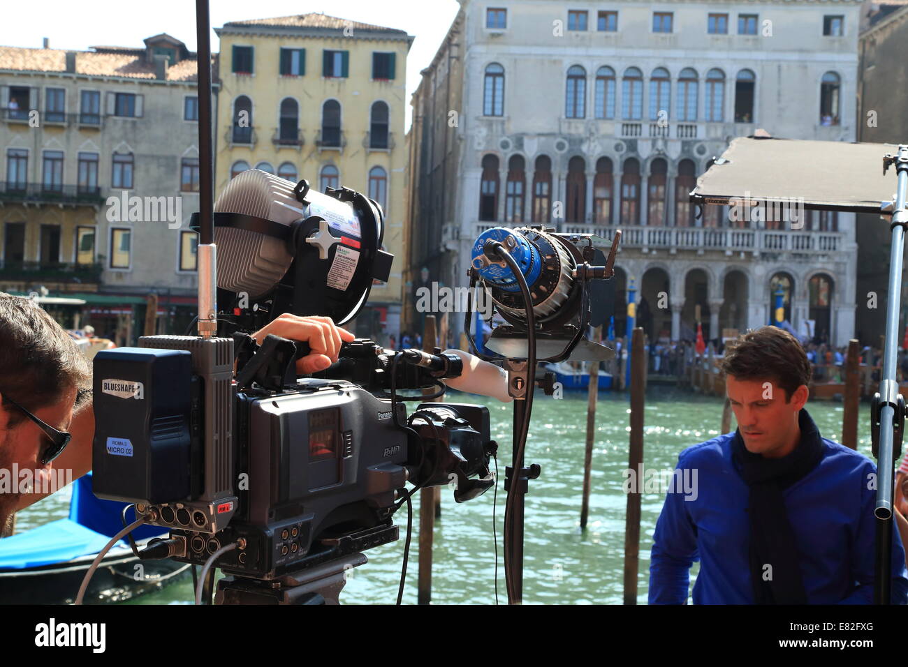 Venedig, Italien. 29. Sep, 2014. Schauspieler George Clooney und Rechtsanwalt Amal Alamuddin kommen für ihre standesamtliche Trauung in Venedig. Stockfoto