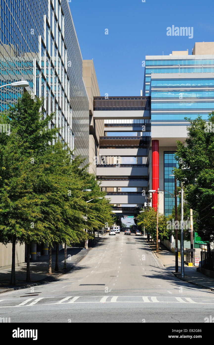 USA, Georgia, Atlanta, Bürogebäude auf John Portman Boulevard Stockfoto