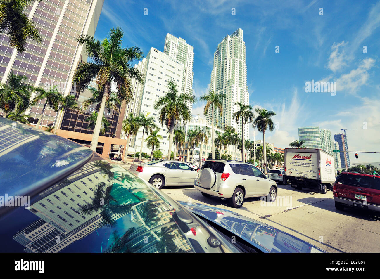 USA, Florida, Miami, Wolkenkratzer und Verkehr in der Innenstadt von Miami Stockfoto