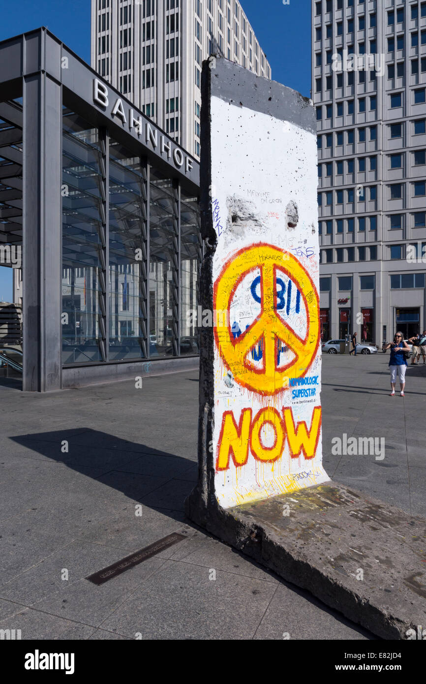 Deutschland, Berlin, Potsdamer Platz, Form innerdeutsche Grenze, Stück der Berliner Mauer Stockfoto