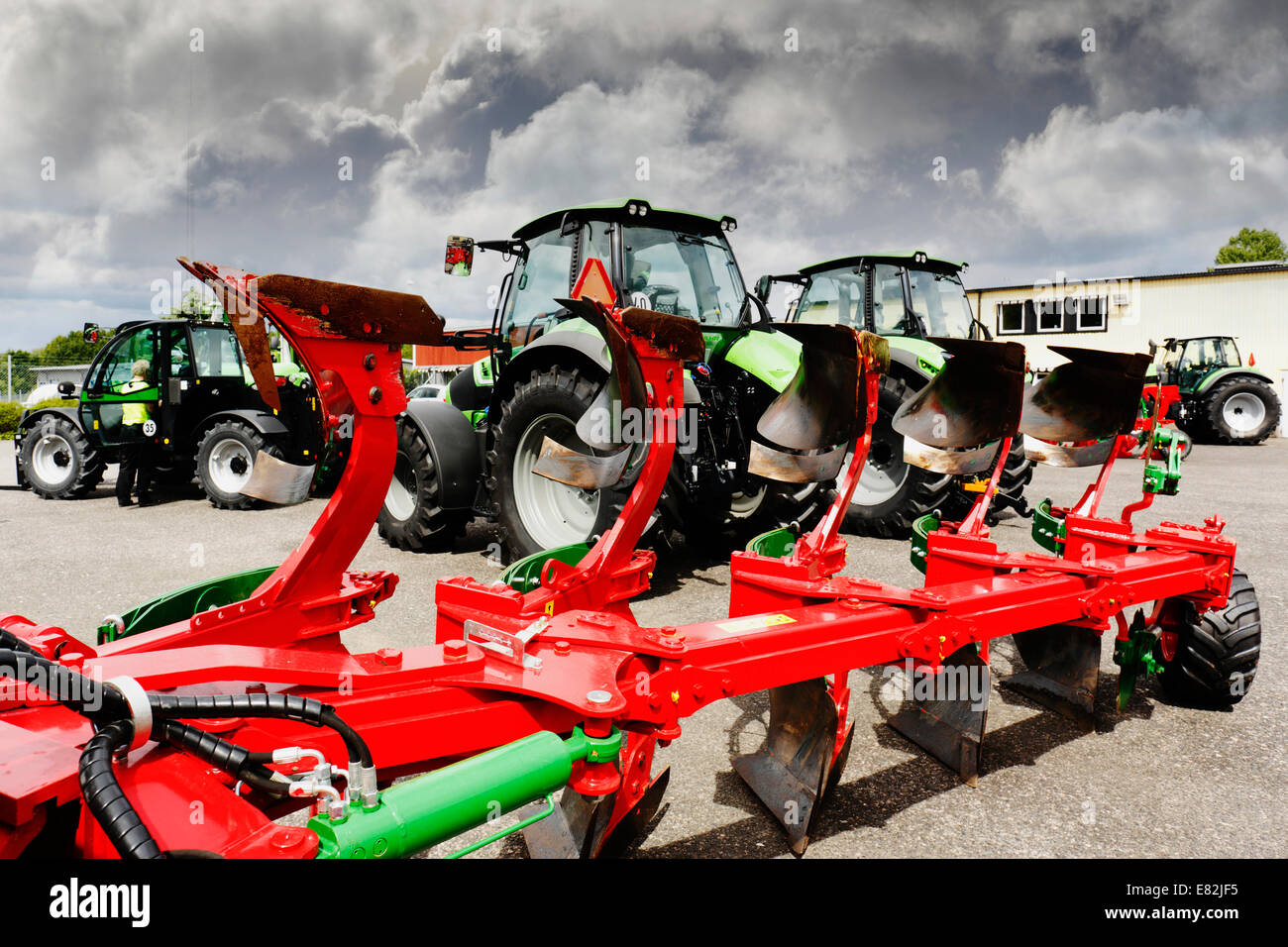 Landwirtschaft, Pflug und Traktoren Stockfoto