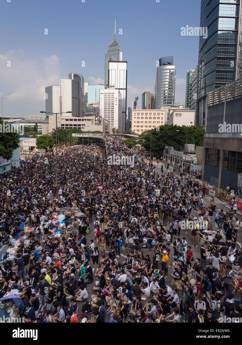 Hong Kong. 29. Sep, 2014. Hong Kong Proteste: Massen weiterhin wachsen am Tag2 der Occupy Central Demokratie Protest bei der Tamar Admiralität Hong Kong Credit: VisualHongKong/Alamy Live News Stockfoto