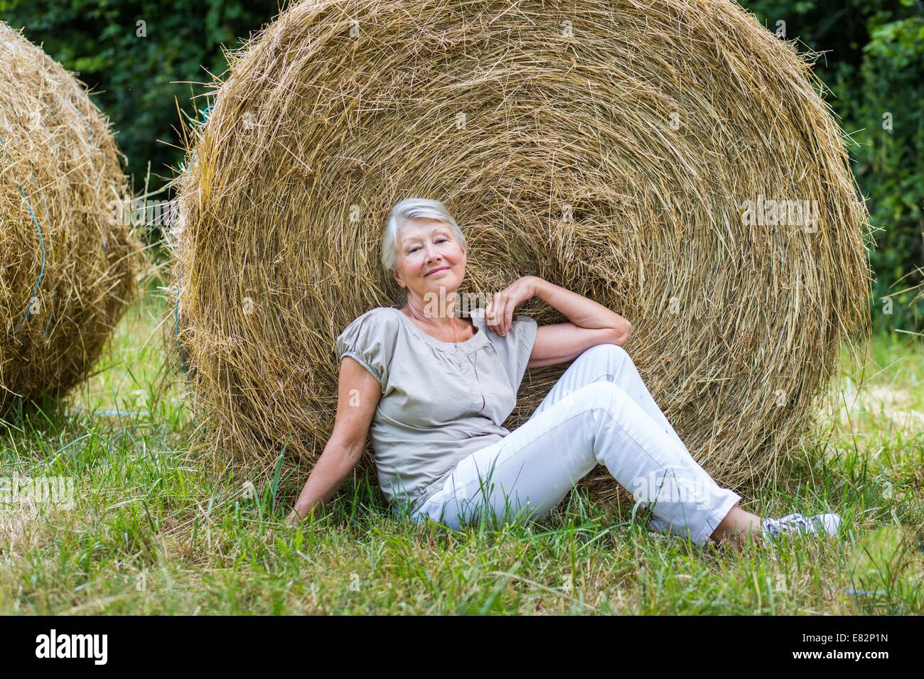 Frau in einem Feld. Stockfoto