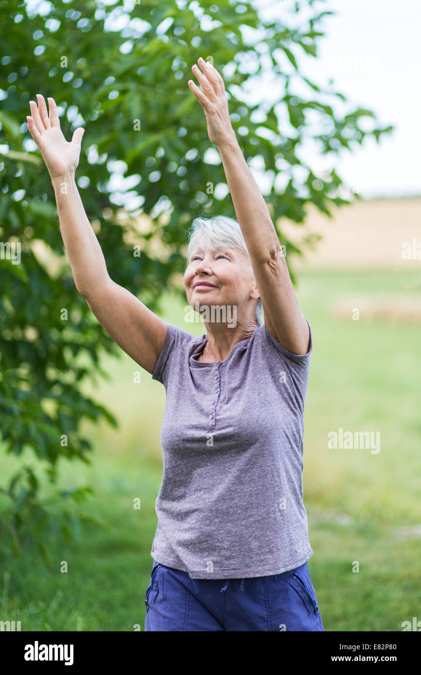 Frau üben gi-Kong. Stockfoto