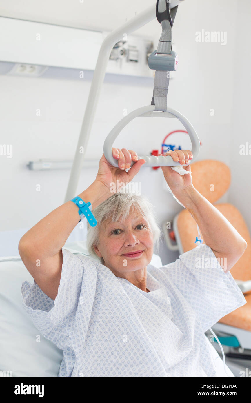 Frau im Krankenzimmer. Stockfoto