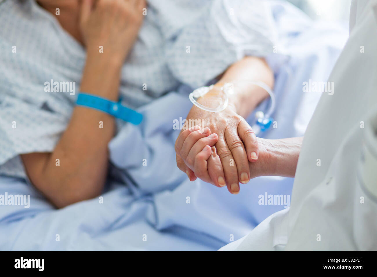 Frau im Krankenzimmer. Stockfoto