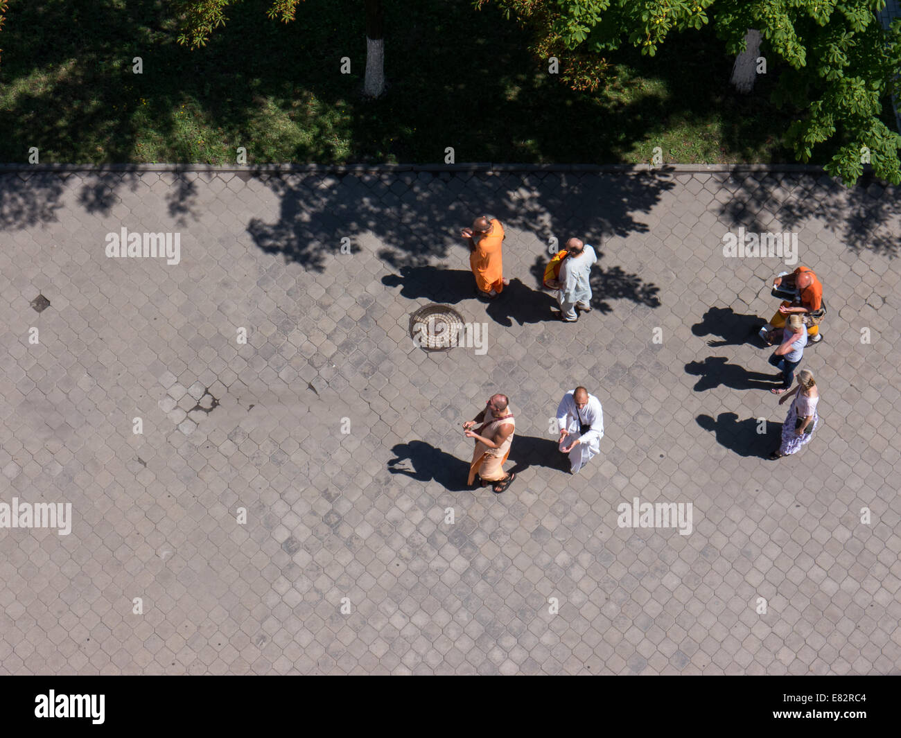 GOMEL, Weißrussland - 15 Juli: Buddhisten, zu Fuß die Straße runter auf 15. Juli 2014 in Gomel, Weißrussland. Stockfoto