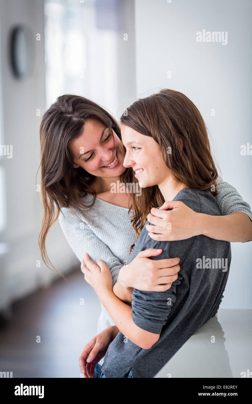 Teenager-Mädchen und ihre Mutter. Stockfoto