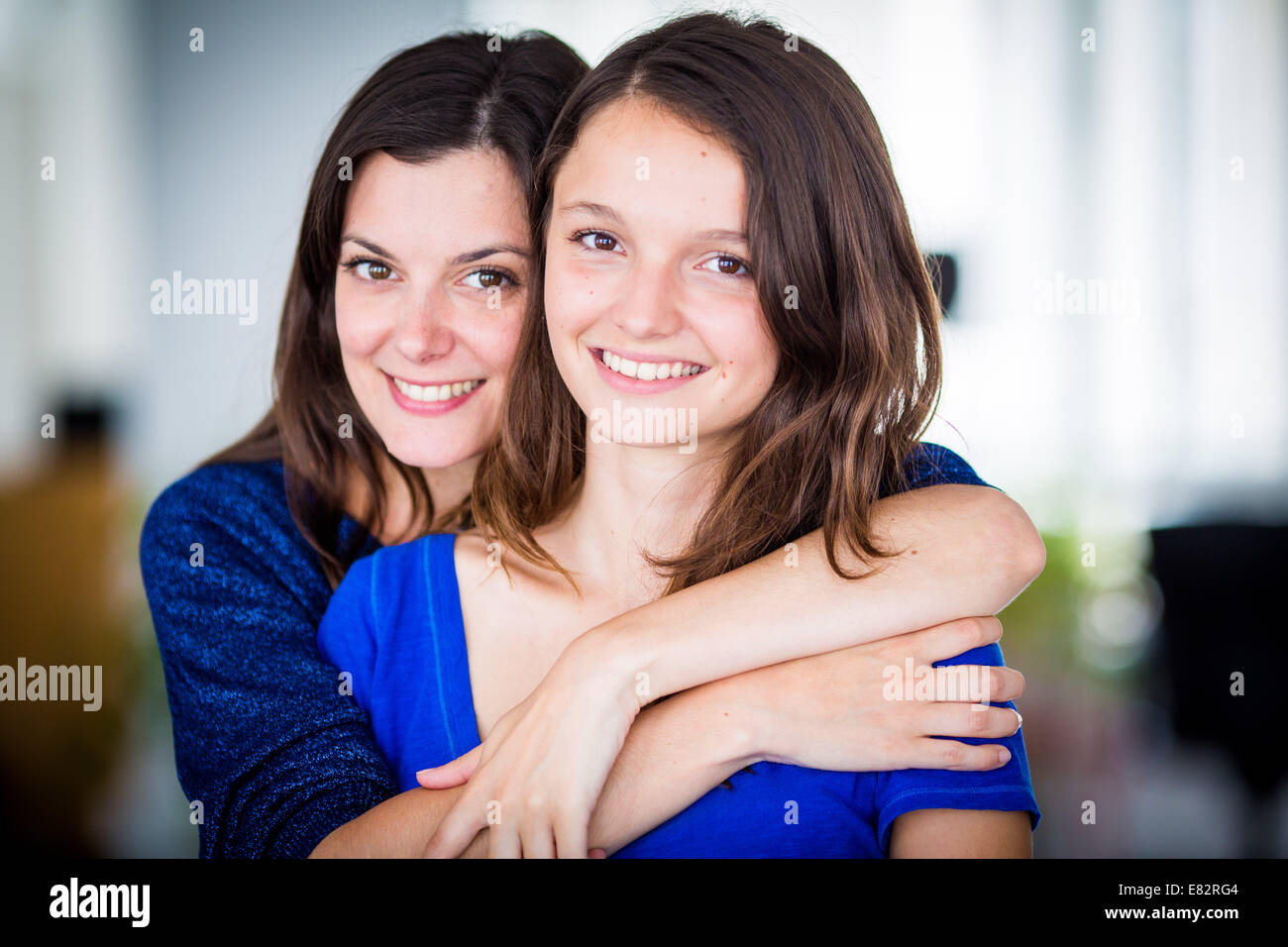 Teenager-Mädchen und ihre Mutter. Stockfoto