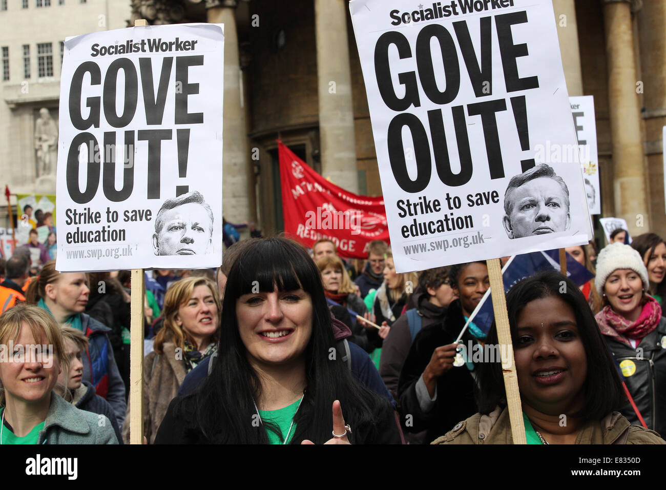 Lehrer marschieren während einem landesweiten Tag des Streiks im Zentrum von London. Sie protestieren gegen Reformen im Bildungswesen und Arbeitsbedingung en, herbeigeführt durch Michael Goves Politik. Sie wütend auf unfaire Renten Änderungen und übermäßige Arbeitsbelastung/Bürokratie und Nachfrage besser bezahlen.  Mitwirkende: Demonstranten, Demonstranten wo: London, Vereinigtes Königreich bei: 26. März 2014 Stockfoto