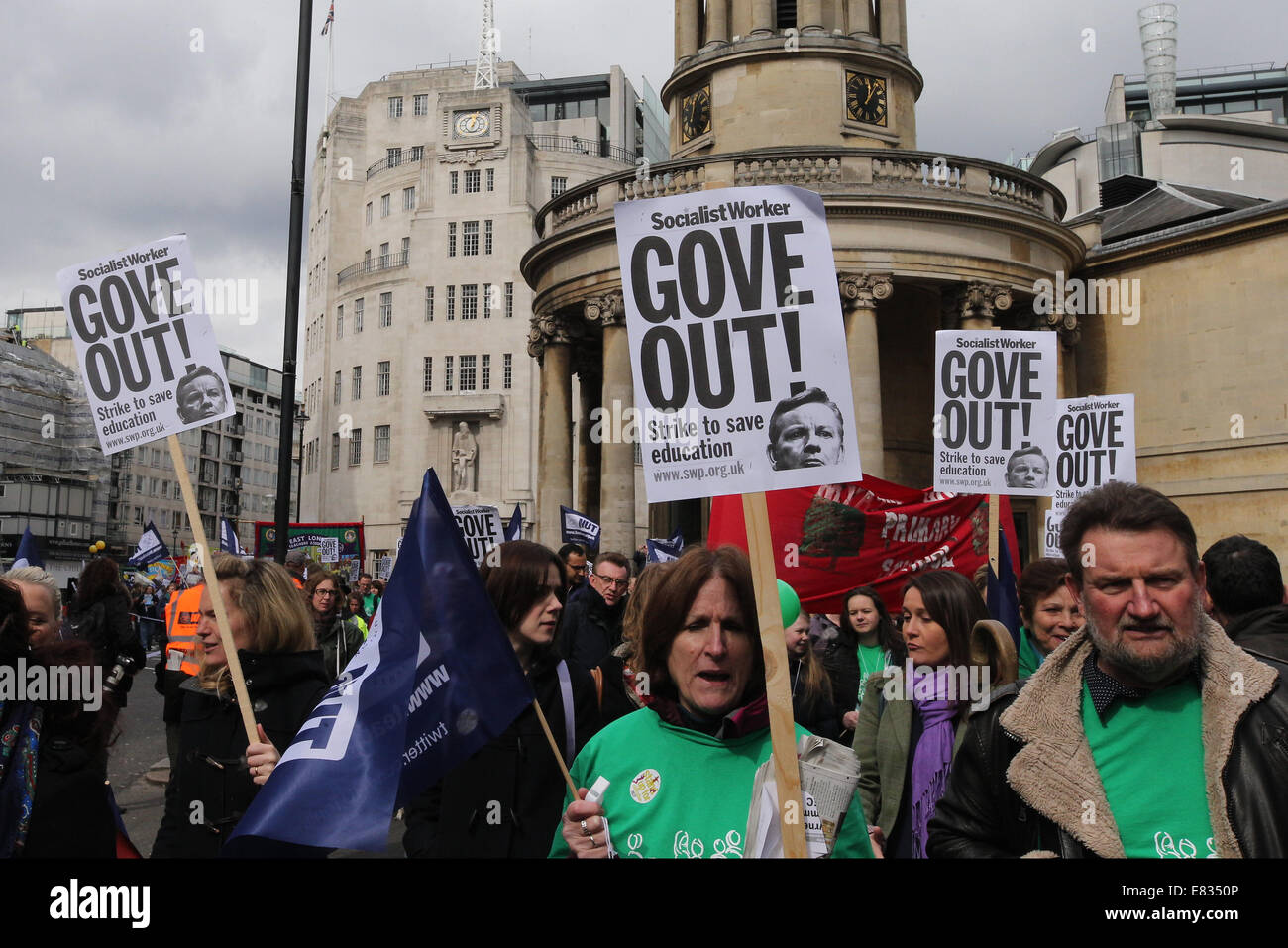Lehrer marschieren während einem landesweiten Tag des Streiks im Zentrum von London. Sie protestieren gegen Reformen im Bildungswesen und Arbeitsbedingung en, herbeigeführt durch Michael Goves Politik. Sie wütend auf unfaire Renten Änderungen und übermäßige Arbeitsbelastung/Bürokratie und Nachfrage besser bezahlen.  Mitwirkende: Demonstranten, Demonstranten wo: London, Vereinigtes Königreich bei: 26. März 2014 Stockfoto