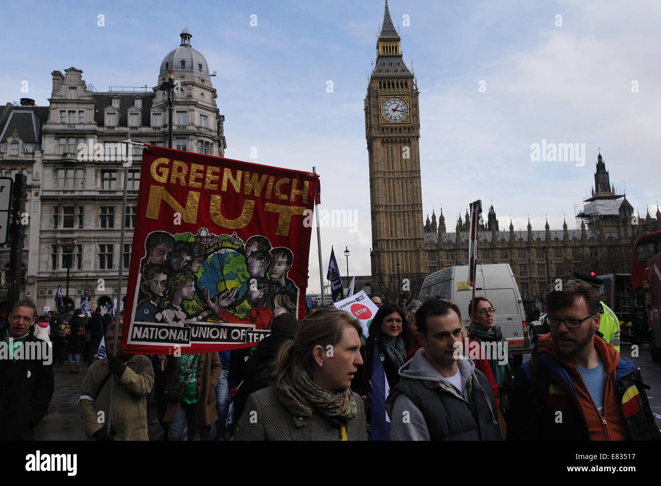 Lehrer marschieren während einem landesweiten Tag des Streiks im Zentrum von London. Sie protestieren gegen Reformen im Bildungswesen und Arbeitsbedingung en, herbeigeführt durch Michael Goves Politik. Sie wütend auf unfaire Renten Änderungen und übermäßige Arbeitsbelastung/Bürokratie und Nachfrage besser bezahlen.  Mitwirkende: Demonstranten, Demonstranten wo: London, Vereinigtes Königreich bei: 26. März 2014 Stockfoto Lehrer marschieren während einem landesweiten Tag des Streiks im Zentrum von London. Sie protestieren gegen Reformen im Bildungswesen und Arbeitsbedingung en, herbeigeführt durch Michael Goves Politik. Sie wütend auf unfaire Renten Änderungen und übermäßige Arbeitsbelastung/Bürokratie und Nachfrage besser bezahlen.  Mitwirkende: Demonstranten, Demonstranten wo: London, Vereinigtes Königreich bei: 26. März 2014 Stockfoto