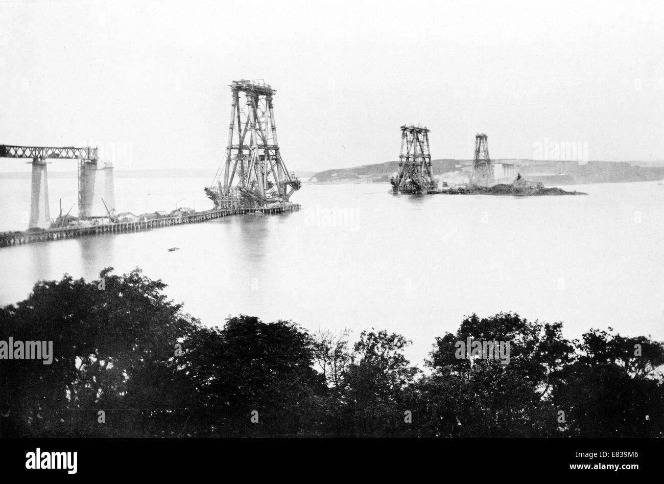 Forth Bridge Hauptanlegestellen August 1887 Hochbau Stockfoto