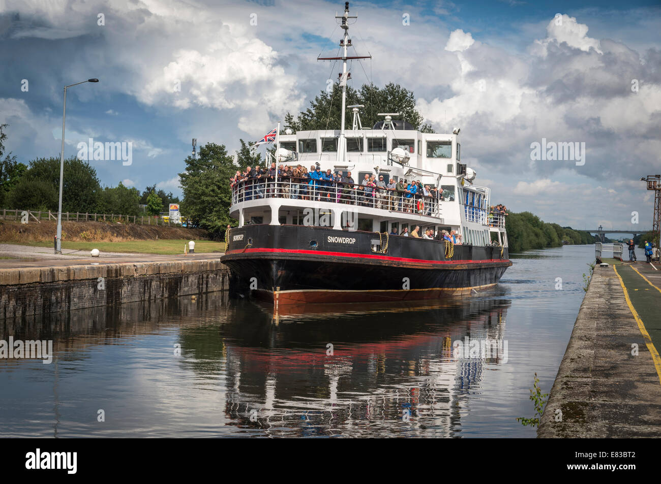 Die Merseytravel Fähre Schneeglöckchen in Latchford Schlösser auf den Manchester Ship Canal cruise in Warrington. Stockfoto