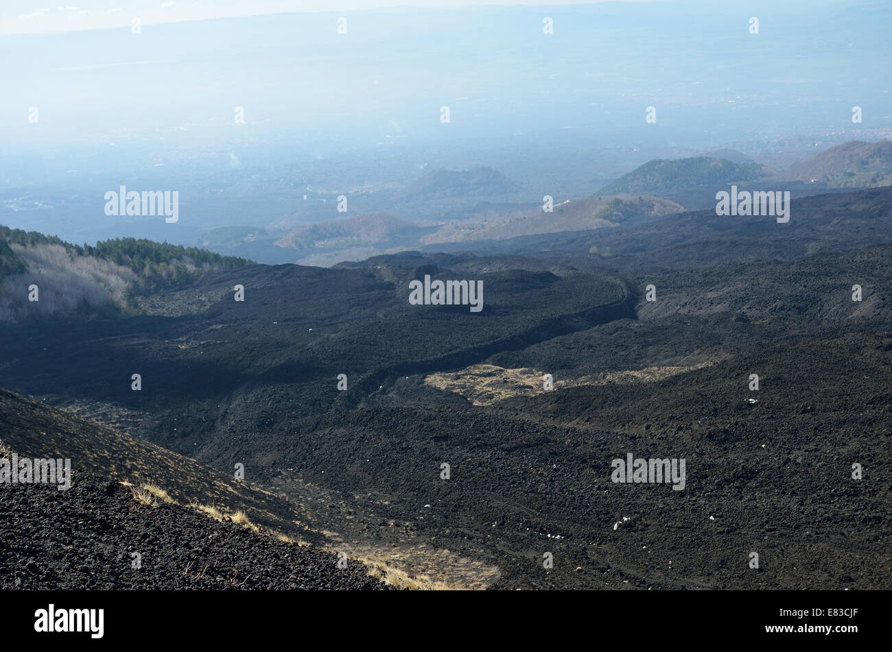 Hang mit gehärteten vulkanischer Lava bedeckt Stockfoto
