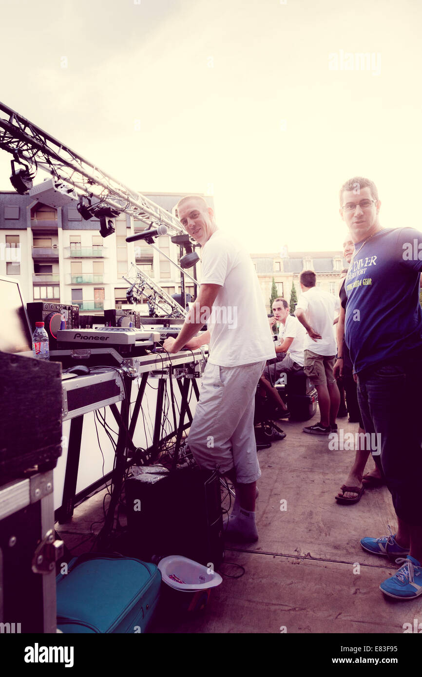 O-Ton und Beleuchtung Crew hinter der Bühne beim Musikfestival in Bergerac. Stockfoto