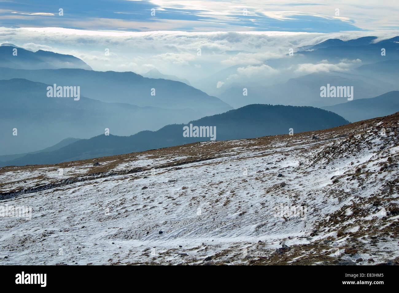 Pyrenäen Bergen erste Herbst Schnee, Spanien Stockfoto