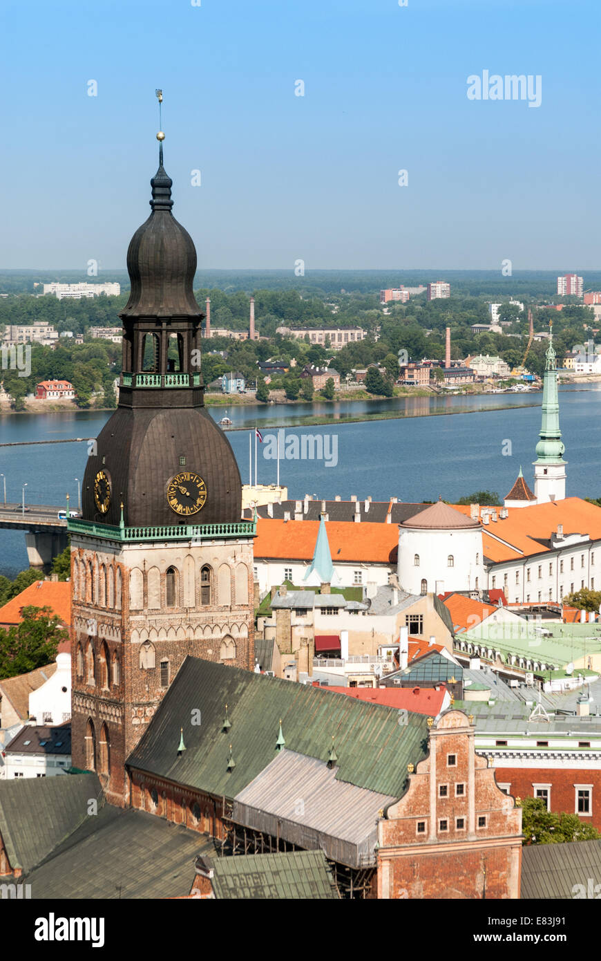 Luftbild von der Dom zu Riga in der Altstadt vom Turm der St.-Peter Kirche, Riga, Lettland Stockfoto