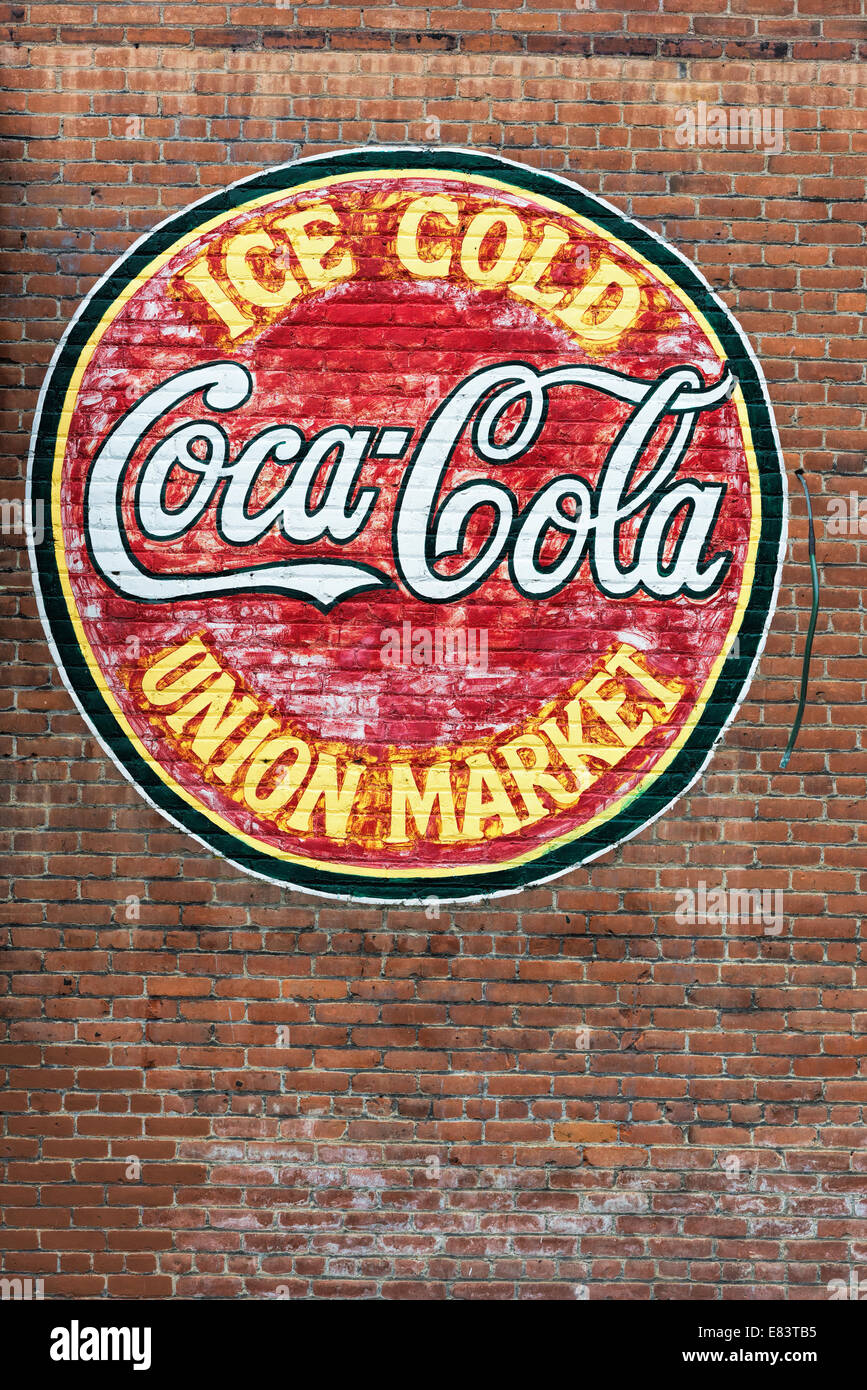 Coca-Cola-Anzeige an der Wand des EU-Marktes in Union, Oregon. Stockfoto