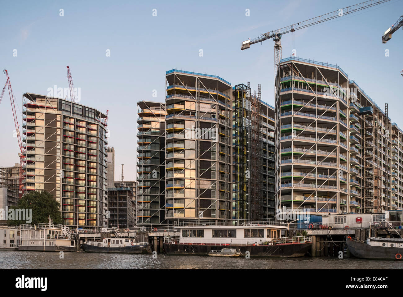 Riverlight, London, Vereinigtes Königreich. Architekt: Rogers Stirk Harbour + Partner, 2014. Engen Blick vom Fluss Themse. Stockfoto