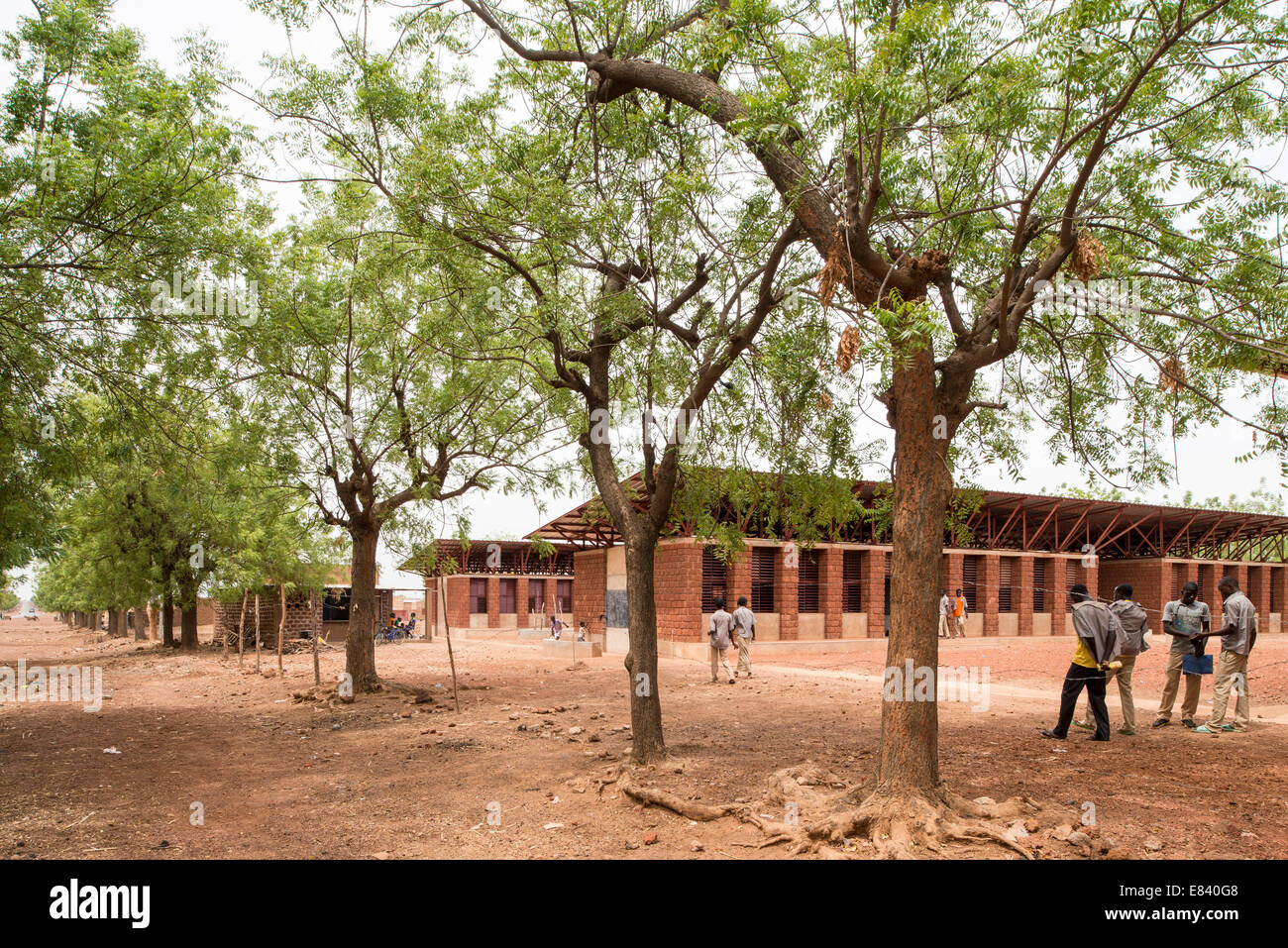 Bethel School, Gourcy Gourcy, Burkina Faso, Burkina. Architekt: Artikel 25, 2013. Gesamtansicht des Bethel School Campus blockieren wi Stockfoto