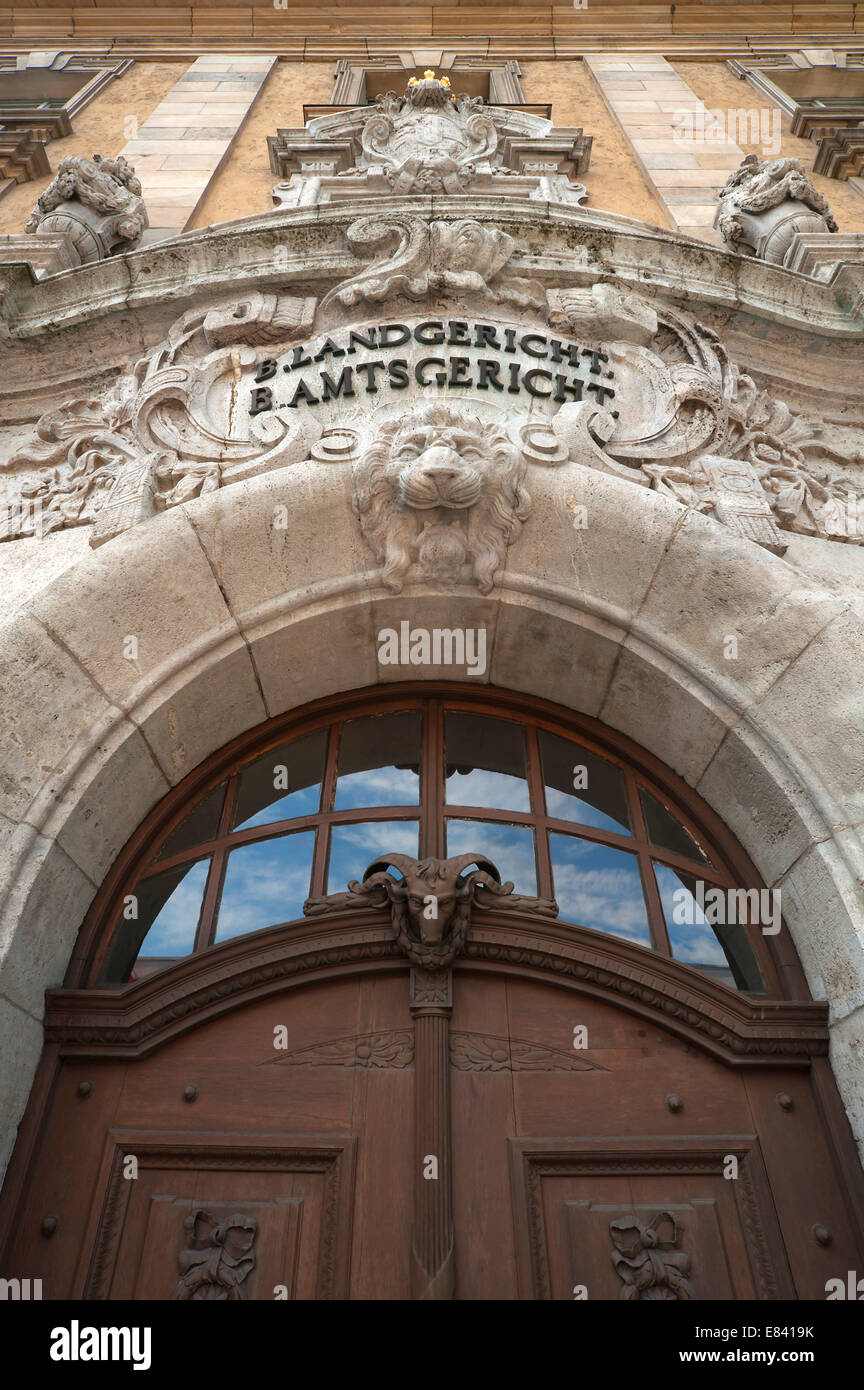 Eingangsportal des historischen Gebäudes der Bayerischen District Court, Schweinfurt, untere Franken, Bayern, Deutschland Stockfoto