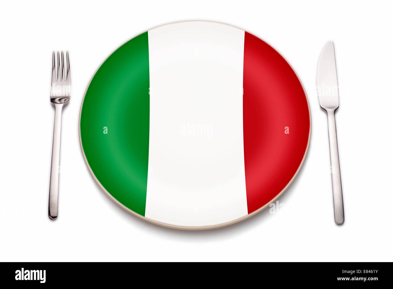 Messer, Gabel und eine Platte in den Farben der italienischen Flagge. Stockfoto