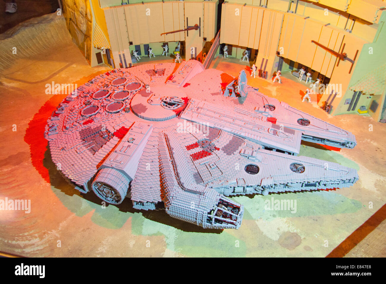 star-wars-mini-world-attraction-at-legoland-windsor-fotos-und