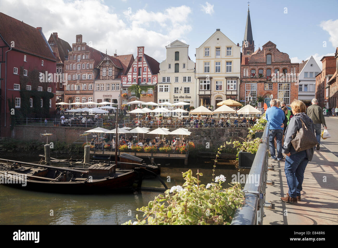 Hafen mit Fluss Ilmenau und Am weist, Lüneburg, Niedersachsen, Deutschland niedrigere Stockfoto