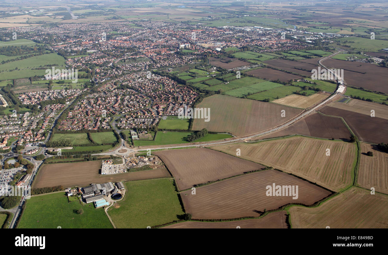 Luftaufnahme von Beverley, East Yorkshire, betrachtet aus dem Süden zeigt die neue Umgehungsstraße im Bau Stockfoto