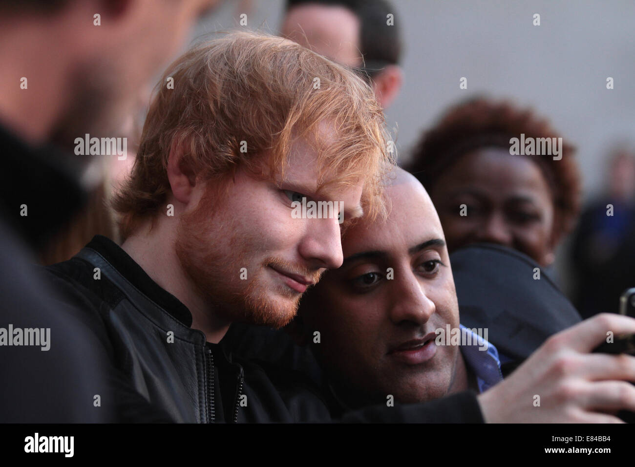 London, UK, 30. September 2014: Ed Sheeran gesehen verlassen BBC-Studios in London Stockfoto