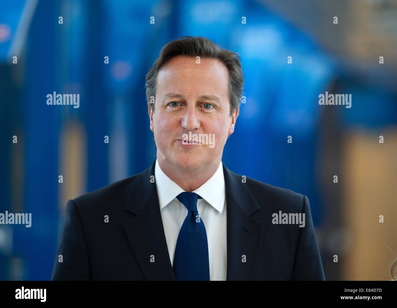 Birmingham, Vereinigtes Königreich. 30. September 2014.  Parteitag der konservativen, Birmingham, UK Bild zeigt David Cameron, britischer Premierminister Ankunft auf dem Parteitag der Konservativen in Birmingham, UK-Credit: Clickpics/Alamy Live News Stockfoto
