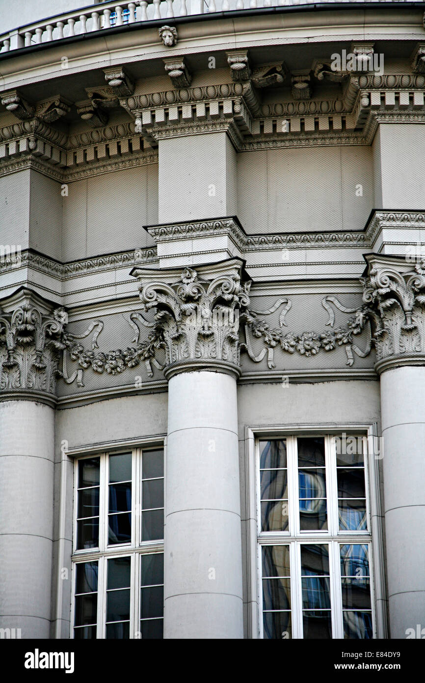 Neo Klassik Gebäude mit Säulen, Krakau, Polen. Stockfoto