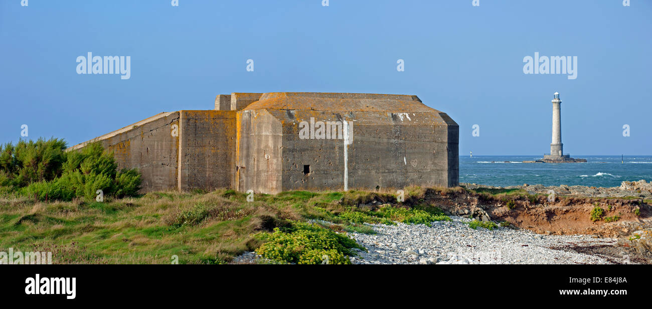 Spezielle Konstruktion (SK) Suchscheinwerfer Bunker und Leuchtturm am Cap De La Hague, Halbinsel Cotentin, Basse-Normandie, Frankreich Stockfoto