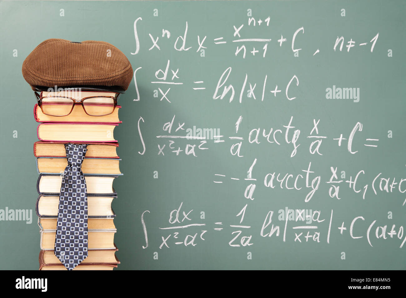 Ungewöhnliche Parodie Witz. Lehrer vor der Tafel mit integrale Stockfoto