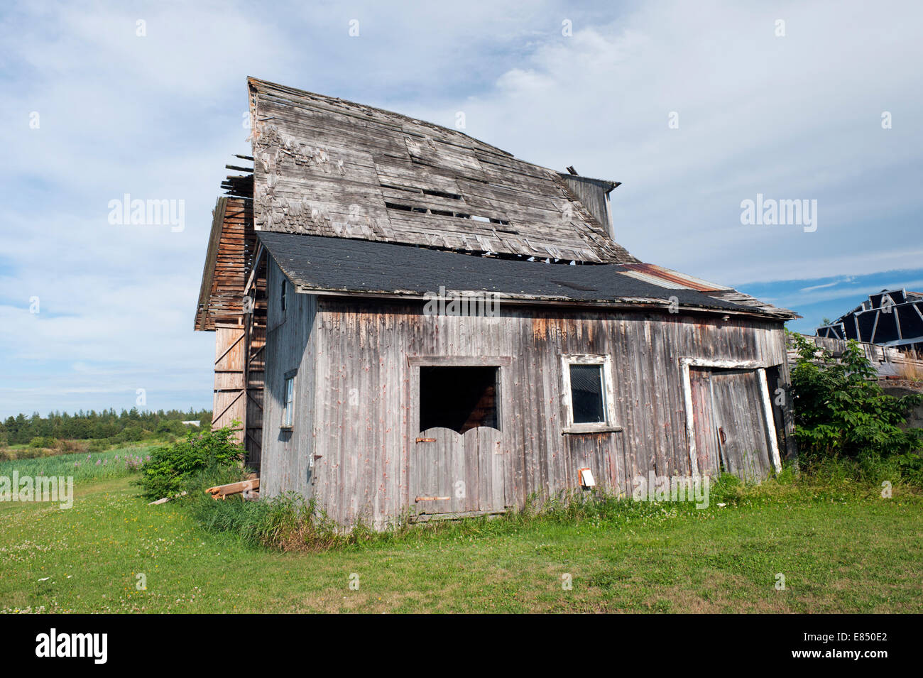 Alten verfallenen Scheune, Kamouraska Region, Provinz Quebec, Kanada. Stockfoto