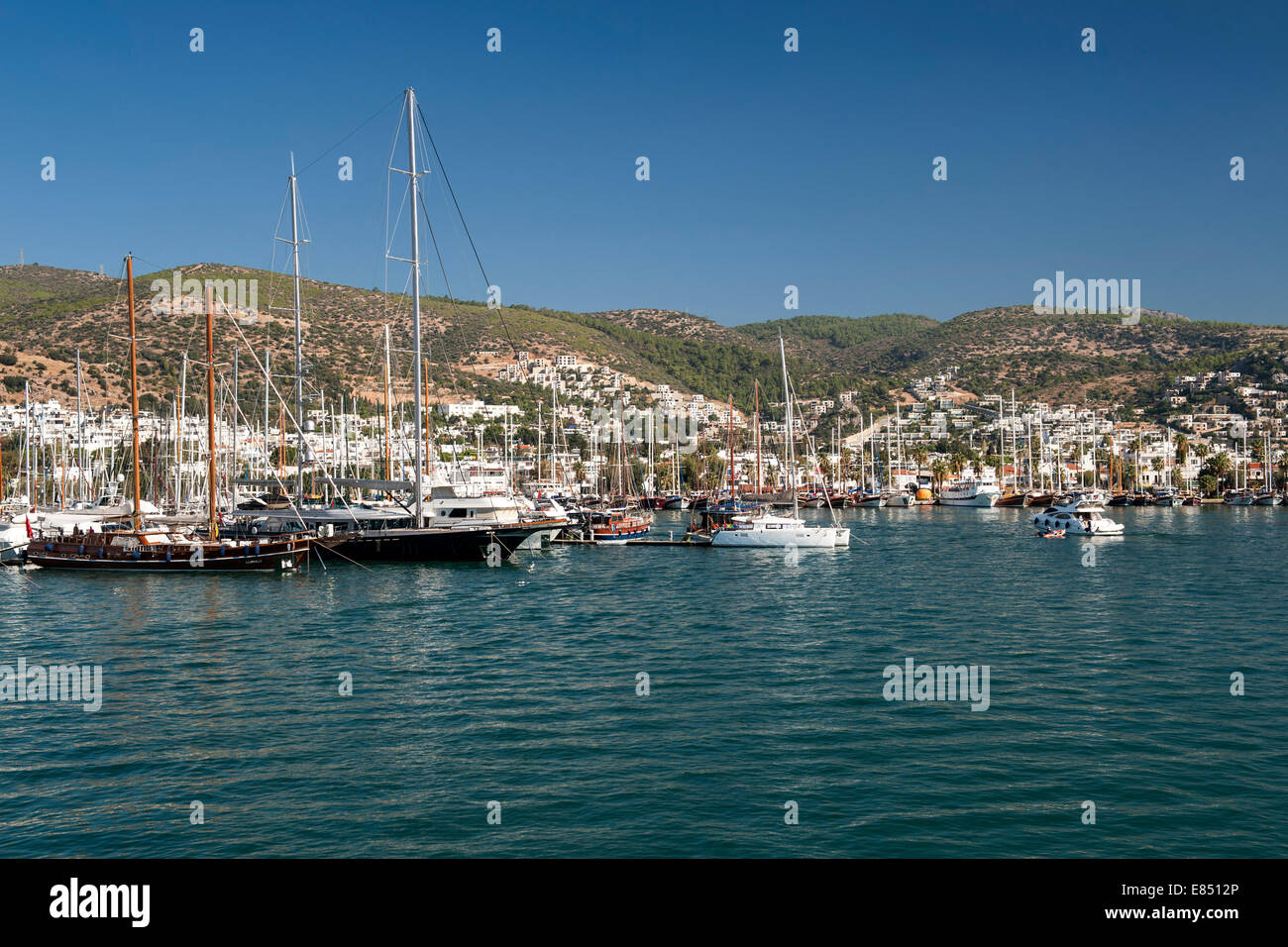 Blick auf den Hafen und die Stadt Bodrum an der Ägäisküste in der Türkei. Stockfoto