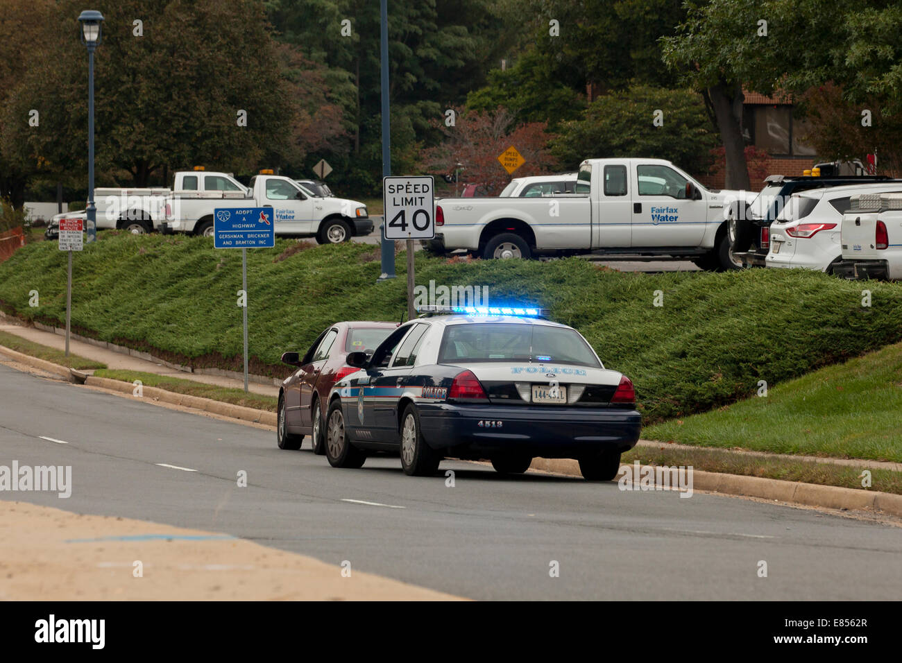 Fairfax County Polizei stoppen zum Verschieben von Verletzung - Virginia USA Stockfoto