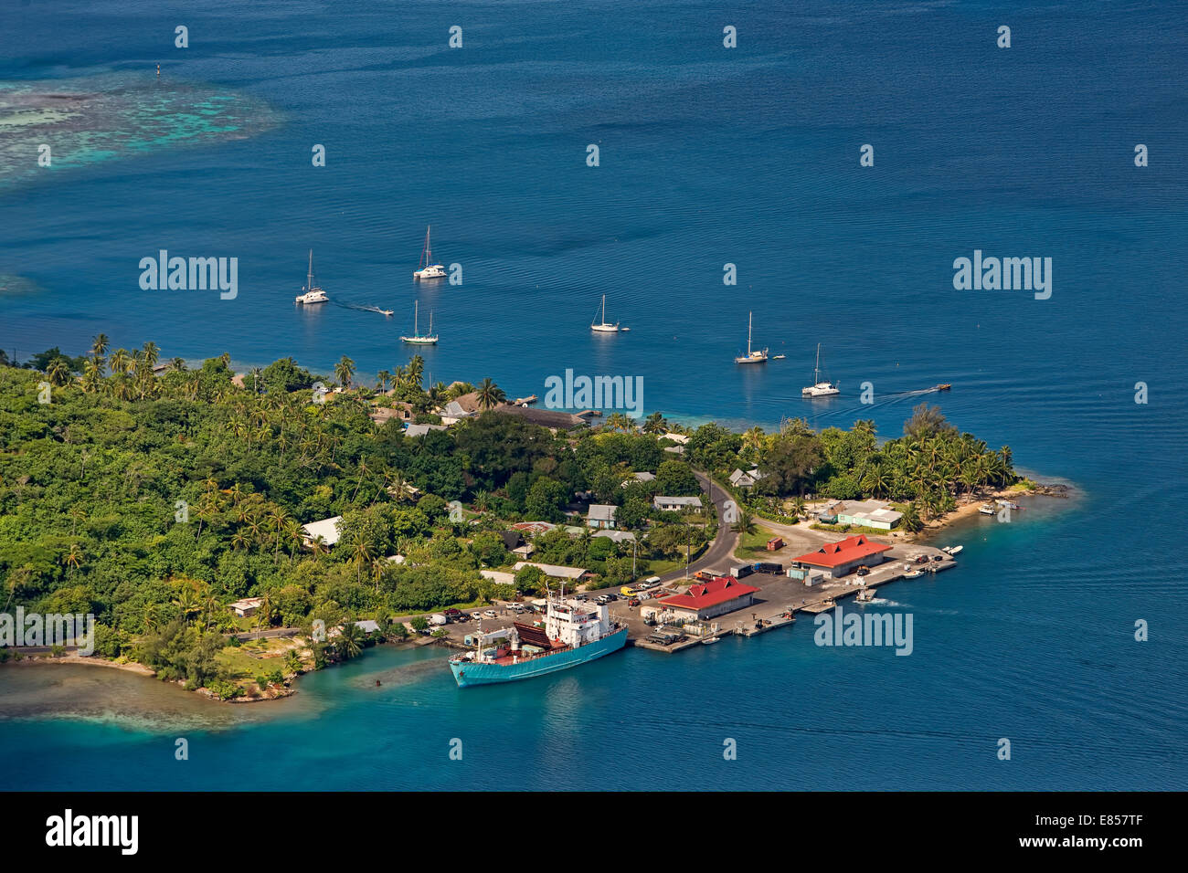Luftaufnahme, Boote an der Küste, Bora Bora, Französisch-Polynesien Stockfoto
