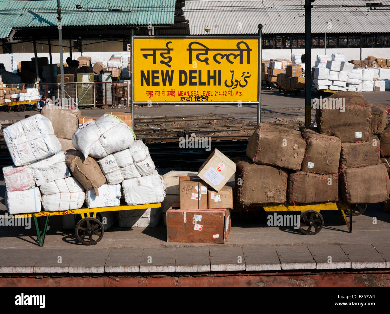 Neu-Delhi Bahnhof Bahnsteig Stockfoto